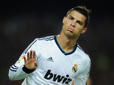 PSG pode fazer a maior proposta financeira do futebol para comprar o craque Cristiano Ronaldo