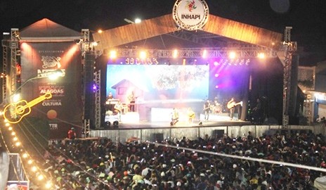 20 mil pessoas participam da VII edição da Festa do Carro de Boi em Inhapi (Fotos)
