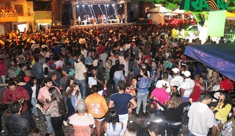 Forró, xote e frio marcam a abertura da XII edição do Festival de Inverno em Água Branca (Fotos)