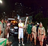 Debaixo de chuva, maceioenses fazem a festa durante passagem da Tocha