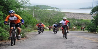 Mais de 750 ciclistas participam do 1º Pedal Sertão: evento agitou Centro Histórico de Piranhas