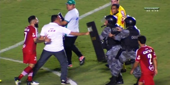Comissão Técnica e Jogadores do CRB se envolvem em confusão após partida pela Série B