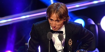 Modric desbanca Cristiano Ronaldo e é eleito o melhor do mundo pela Fifa
