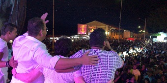 Shows artísticos e belíssima queima de fogos marcam a chegada do ano novo em Piranhas