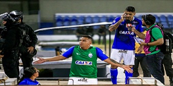 Atacante Walter cobra premiação do acesso à Série A e aciona o CSA na Justiça