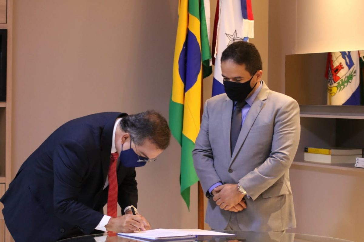 Ronaldo Medeiros toma posse como deputado estadual por Alagoas