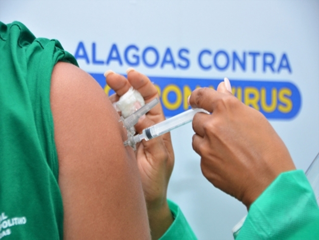 Cerca de 4 mil delmirenses acima de 12 anos ainda não tomaram a primeira dose da vacina contra a Covid-19