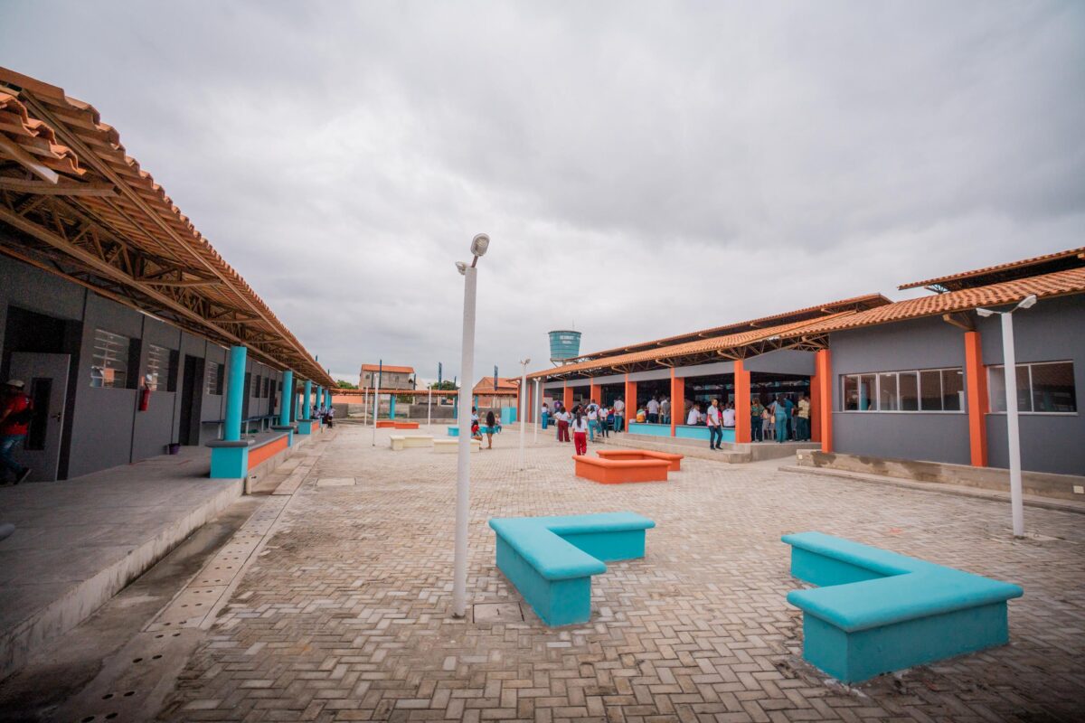 Governo Trabalhando: Paulo Dantas inaugura Escola Estadual na Barragem Leste, em Delmiro Gouveia