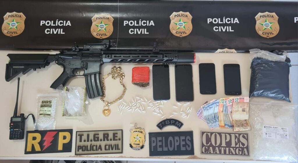 Operação integrada prende duas pessoas e apreende simulacro de arma, droga e celulares em Santana