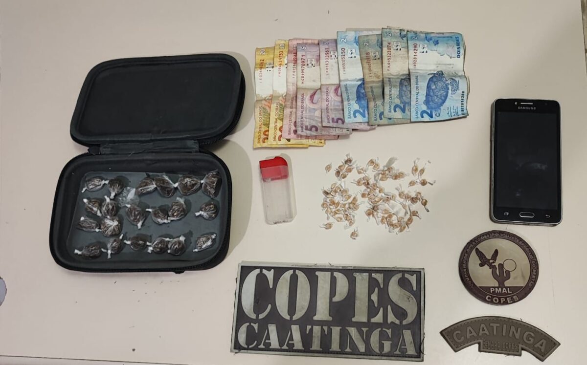 Dois homens são presos pela COPES por tráfico de drogas no Bairro Ponto chique em Delmiro