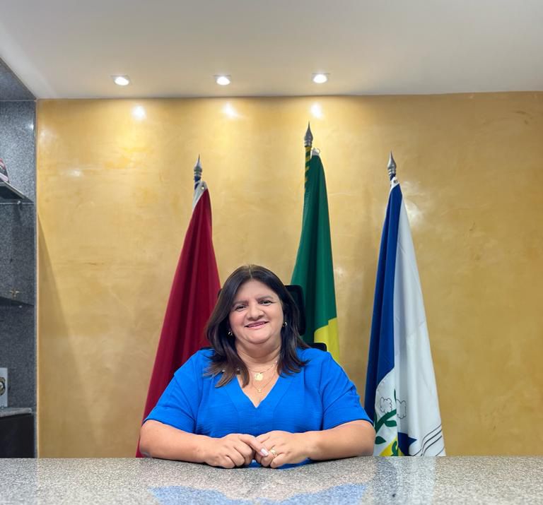 Ziane Costa anuncia reajuste salarial para profissionais da educação de Delmiro Gouveia