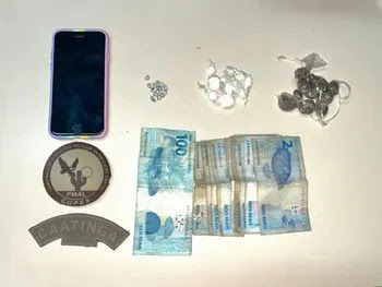 Droga, celular e dinheiro são apreendidos durante abordagem a suspeito em Pão de Açúcar