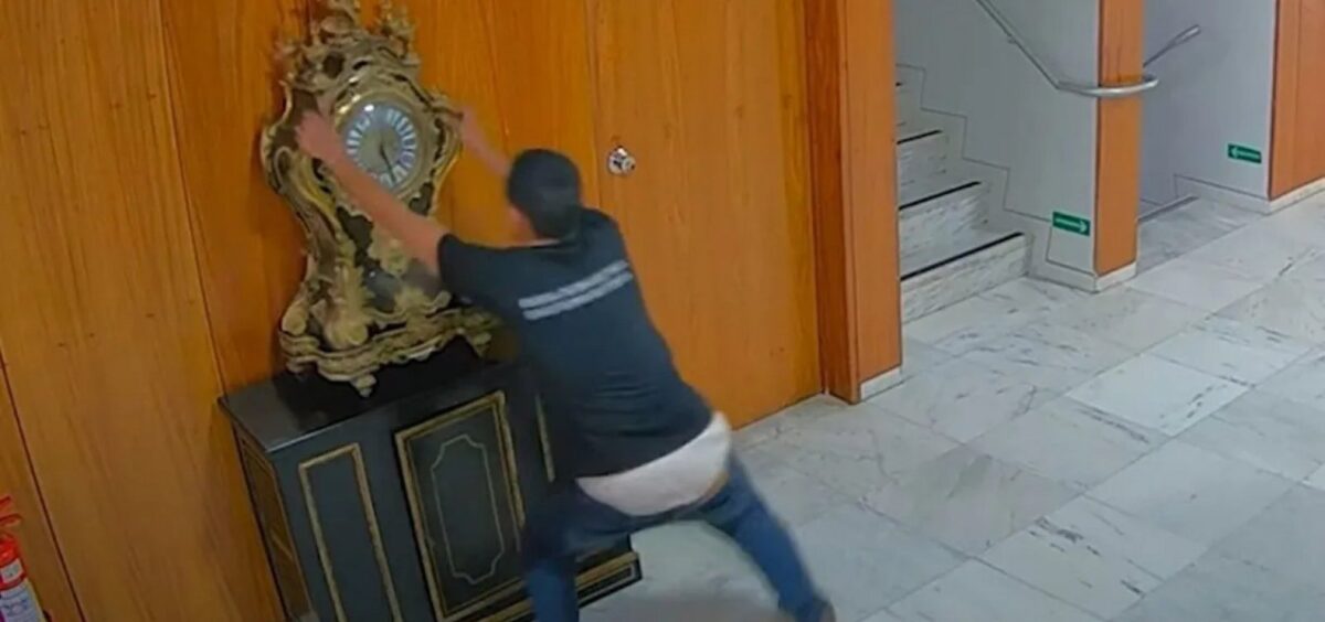 STF forma maioria para condenar homem que quebrou relógio histórico no 8/1