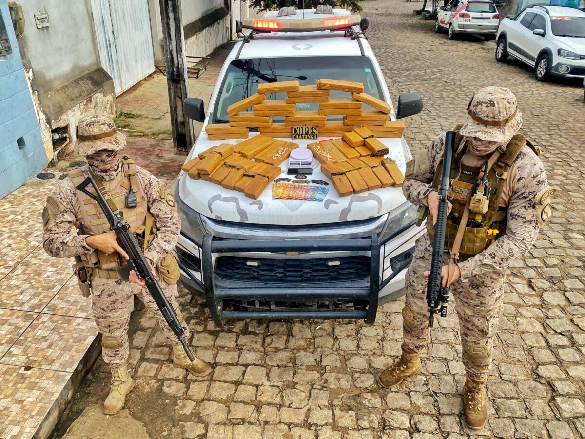 COPES apreende 41,7 kg de maconha e 81 pedras de crack em Santana do Ipanema, Médio Sertão