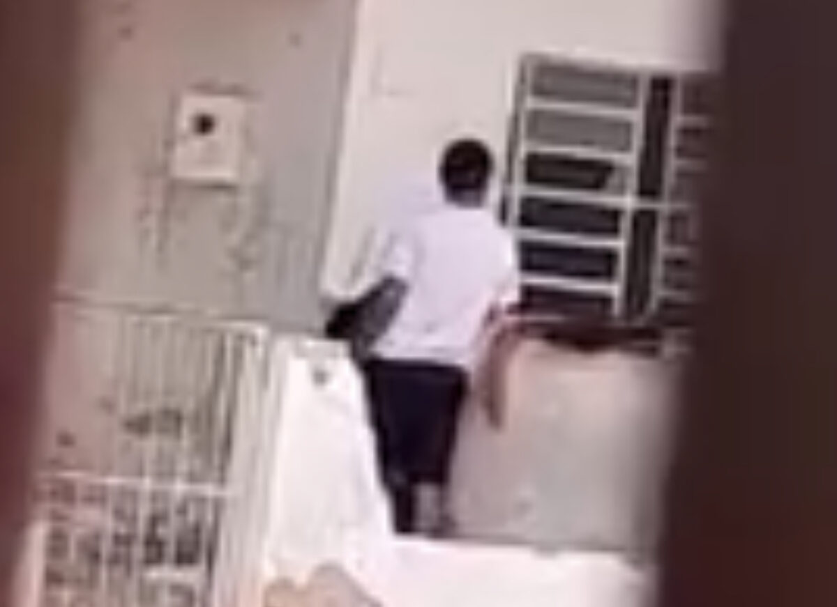 Casal é flagrado praticando ato sexual em imóvel abandonado em Delmiro Gouveia