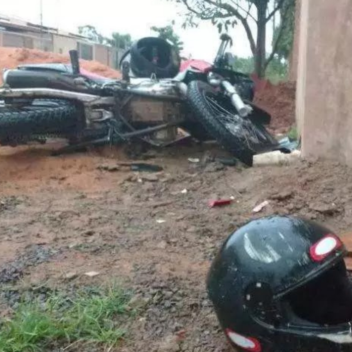 Irmãos gêmeos caem de moto; um morre e outro fica gravemente ferido na zona rural de Delmiro Gouveia