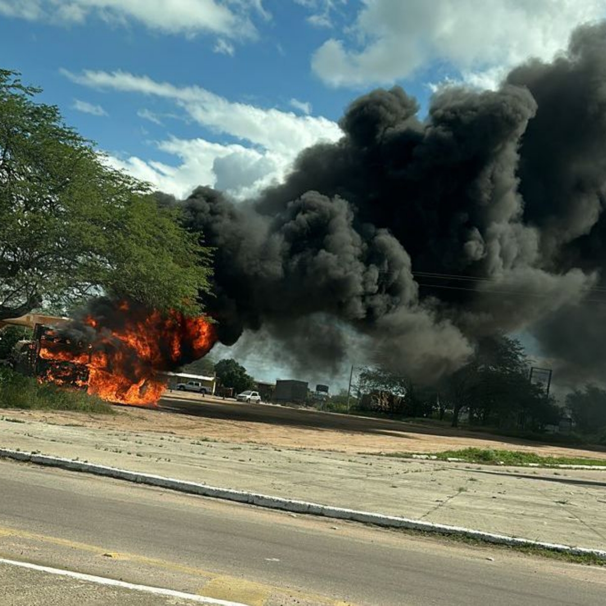Incêndio em carreta estacionada em posto de combustíveis em Maria Bode gera grande alarde