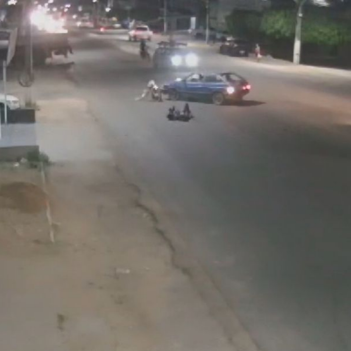 Colisão frontal entre carro e moto deixa motociclista ferido em Pedra Velha