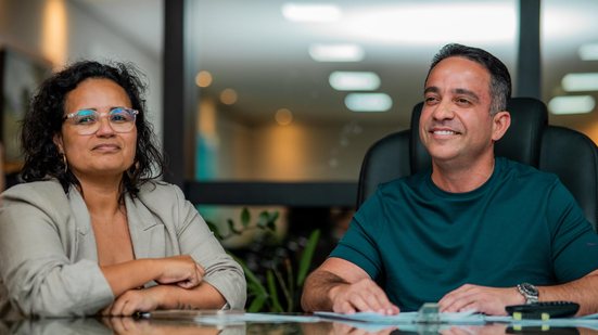 Governador anuncia antecipação de salários de novembro e dezembro e 13º; veja datas